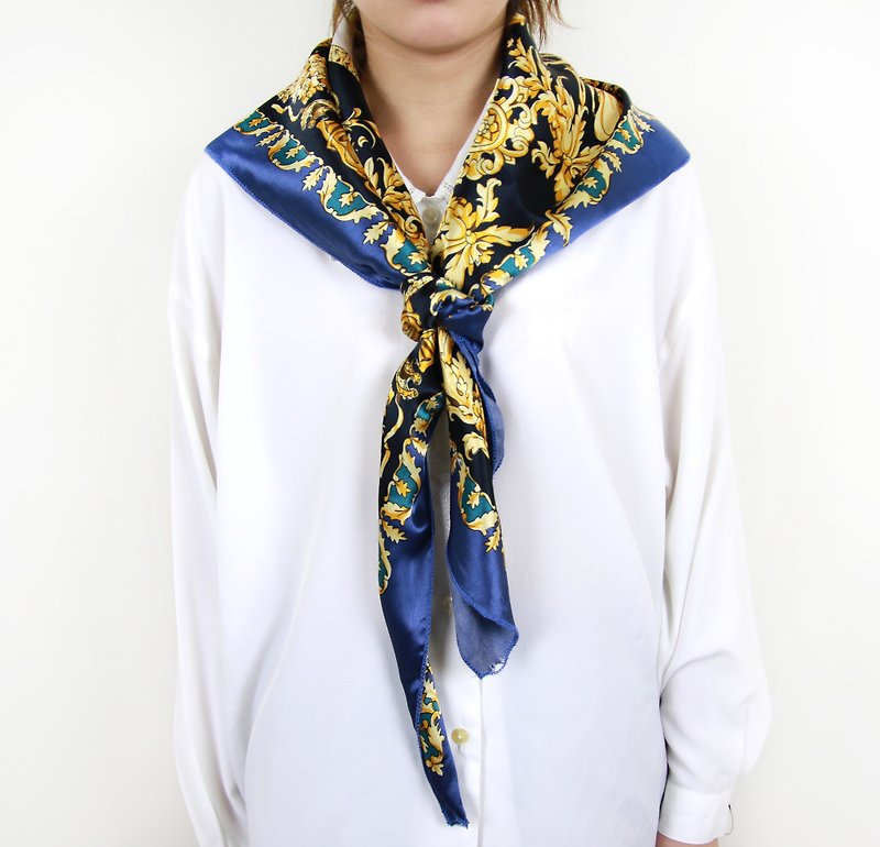 Back to Green::古典丝巾 希腊风 细致人像 vintage scarf (SC-12) - 丝巾 - 丝．绢 