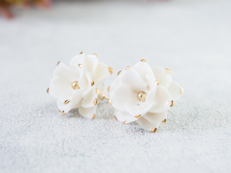 Thai Blossom ~ white & gold porcelain flower tension back earring ~ size S. - 胸针 - 陶 金色