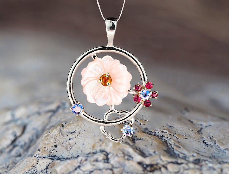 Flower pendant with carved mother of pearl, tanzanite, pink and orange sapphires - 项链 - 贵金属 金色