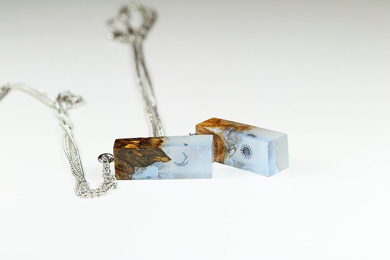 Glow in the dark with Your Signature x Frozen necklace (from Burl wood) - 项链 - 木头 蓝色