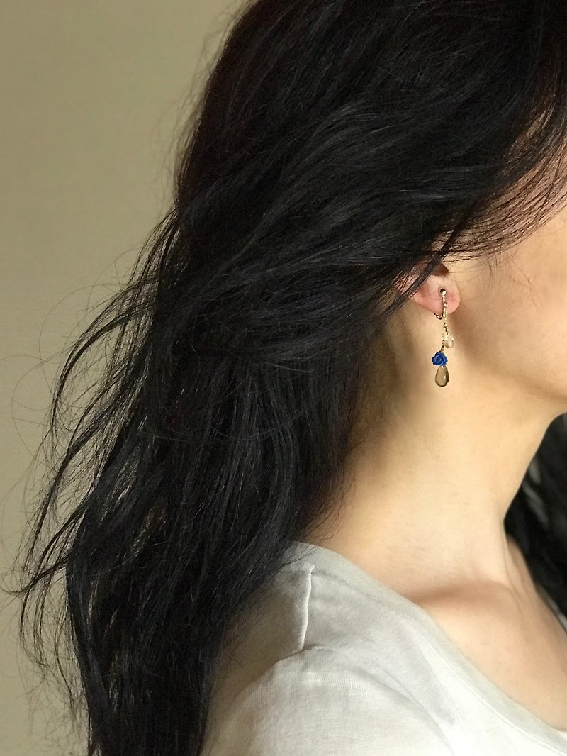 そらいろのばら clip-on/pierced earrings - 耳环/耳夹 - 玻璃 蓝色