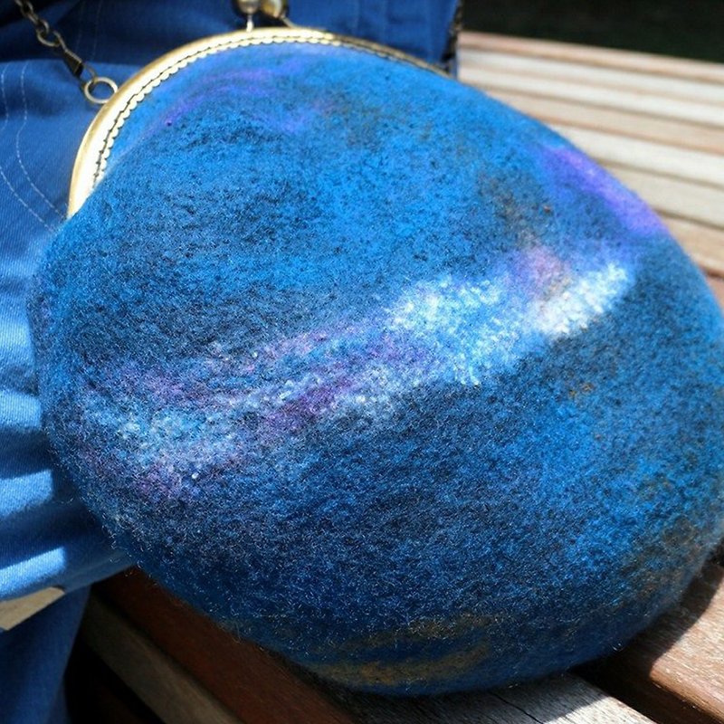 混色羊毛毡口金包--星球系列//飘流// - 侧背包/斜挎包 - 羊毛 蓝色