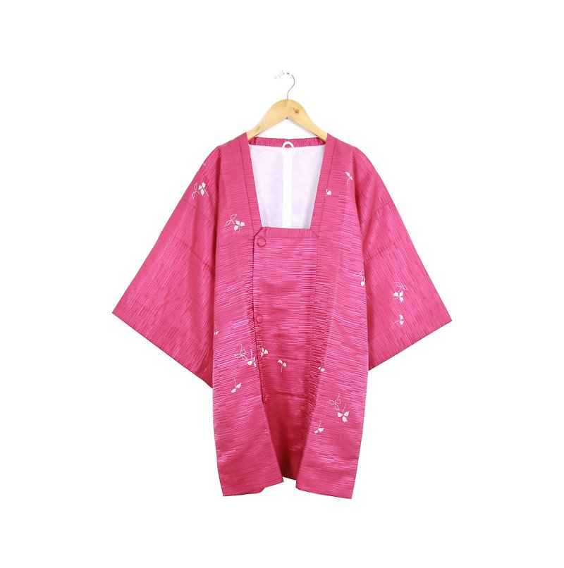 Back to Green::日本带回 流星纹路底 沁白花卉 vintage kimono (KBI-15) - 女装休闲/机能外套 - 丝．绢 粉红色