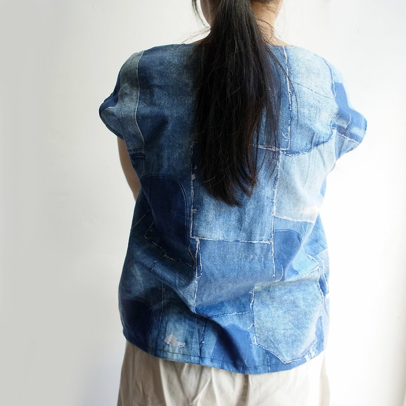 日式短板V领衫 丹宁牛仔拼布 手工订制衫 - 女装上衣 - 棉．麻 蓝色