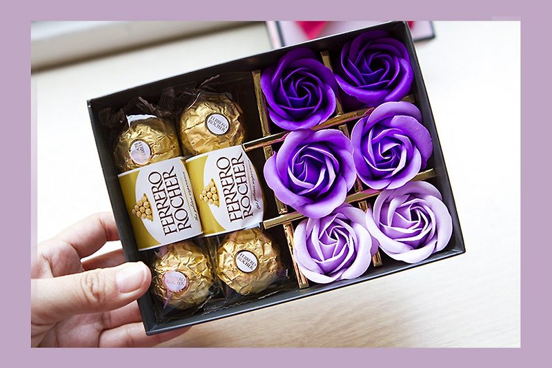 金莎巧克力6颗入+6朵玫瑰香皂花礼盒-紫色-礼品 奖品 送礼 缎带 - 巧克力 - 新鲜食材 紫色