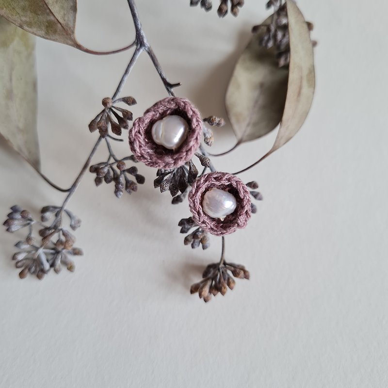 Nest 珍珠耳环 - 耳环/耳夹 - 棉．麻 粉红色
