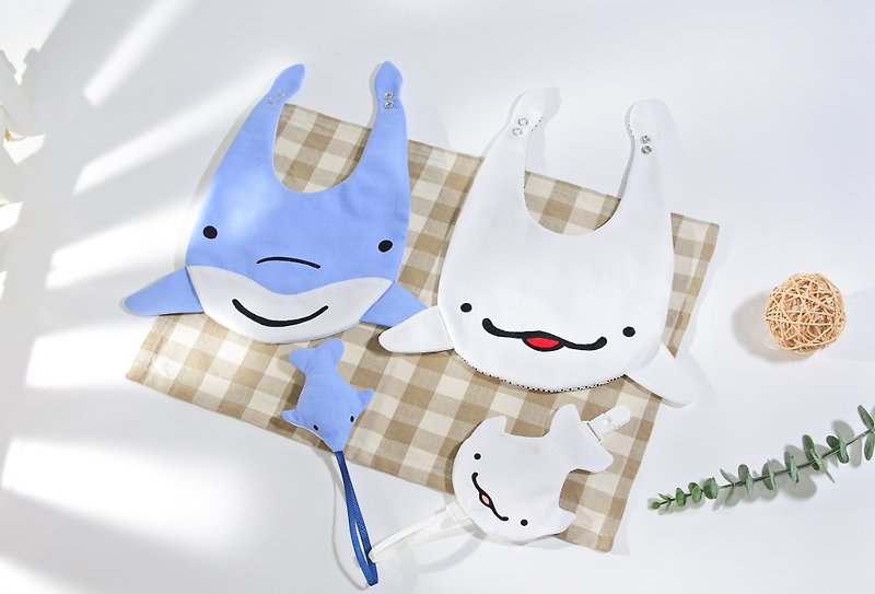 弥月礼盒 海洋系列婴儿围兜 啾啾器 二合一奶嘴夹 - 满月礼盒 - 棉．麻 