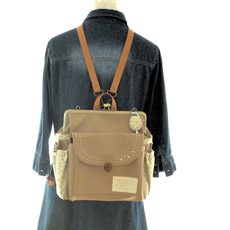 Back pocket & right zipper with line embroidery 1 color 3 WAY backpack set cafe  - 后背包/双肩包 - 真皮 卡其色