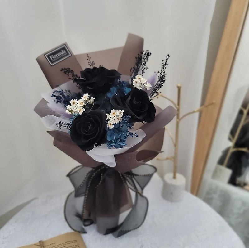 个性蓝黑色系永生玫瑰花束x4朵玫瑰 - 干燥花/捧花 - 植物．花 黑色
