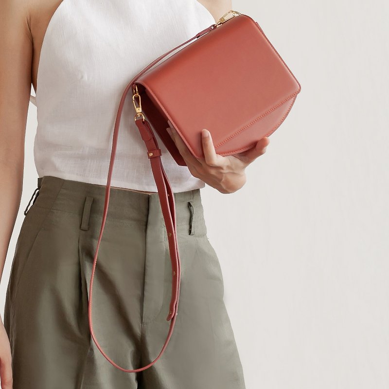 ''70s modern" leather shoulder bag - Coral pink - 侧背包/斜挎包 - 真皮 粉红色