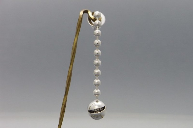 smile ball chain Pierce1 (s_m-O.24) ( 微笑 銀 穿孔耳环 ) - 耳环/耳夹 - 其他金属 银色