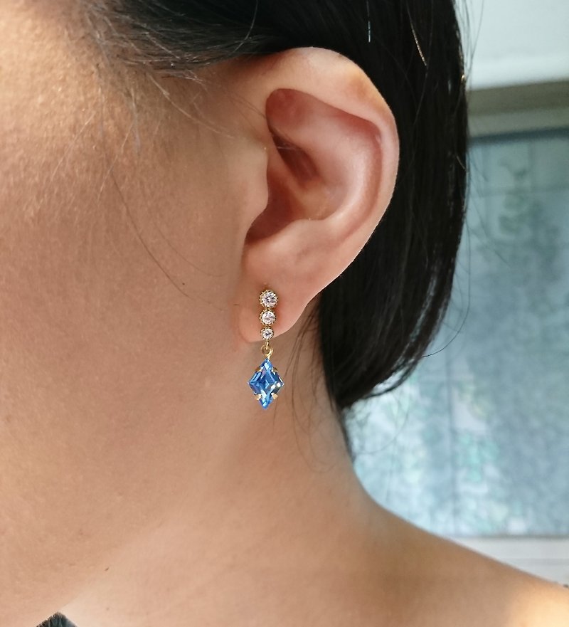 菱形锆石针式耳环(蓝) - 耳环/耳夹 - 其他金属 蓝色