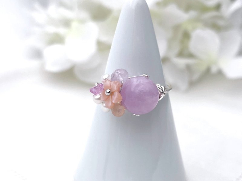 Cherry blossoms - クンツァイト、ピンクシェルと4種の天然石のワイヤーリング - 戒指 - 贝壳 紫色
