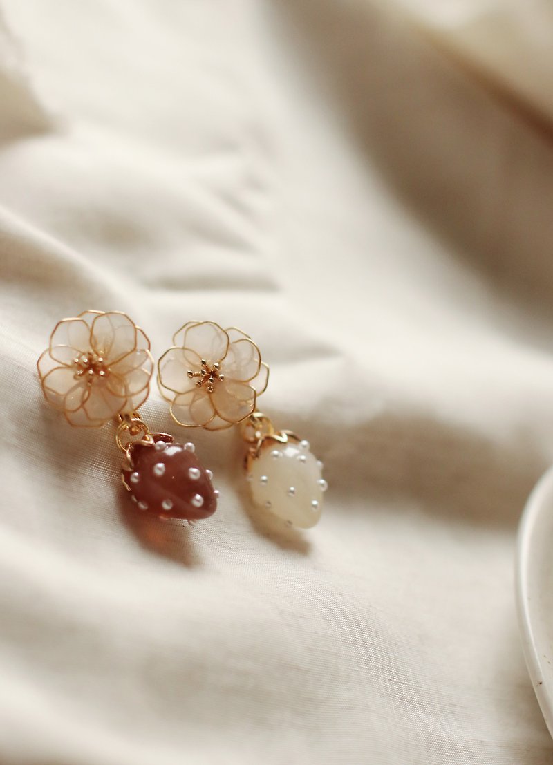 草莓雪花 日本树脂手工耳环/耳夹 - 耳环/耳夹 - 其他材质 白色