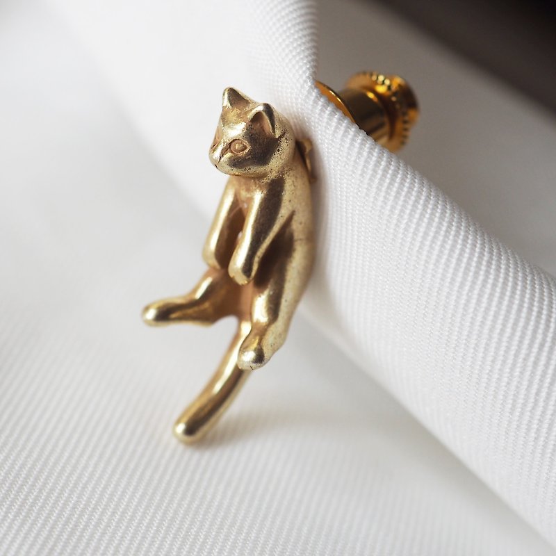 猫ピンブローチ　グリ　アンティークゴールド - 胸针 - 铜/黄铜 金色