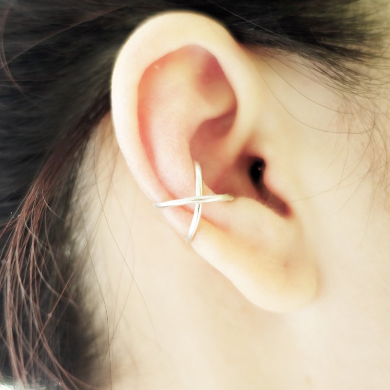 CROSS十 - 幸运 交叉 手工 极简约 纯银 耳骨夹 - 耳环/耳夹 - 其他材质 银色