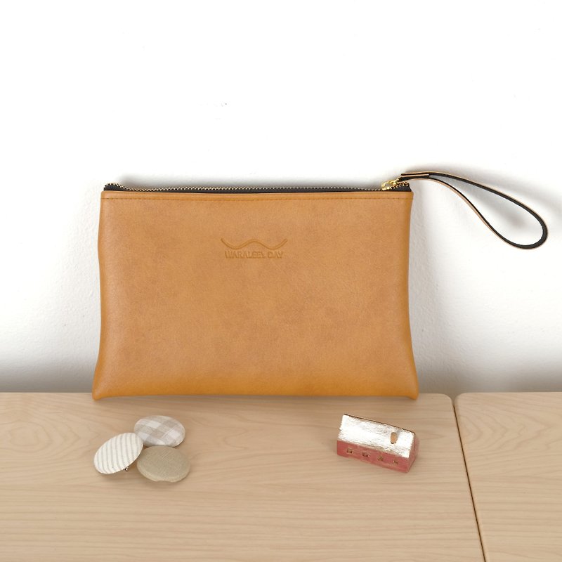 Tan Pouch Bag - 手提包/手提袋 - 人造皮革 咖啡色