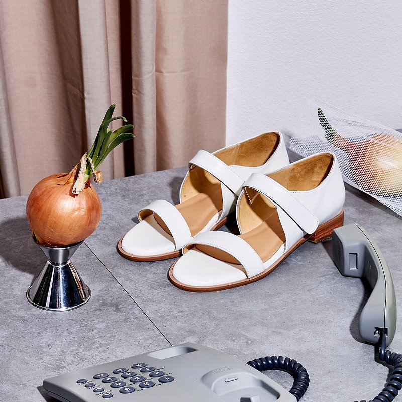 White-PLUM Sandals - 男女凉鞋 - 真皮 白色