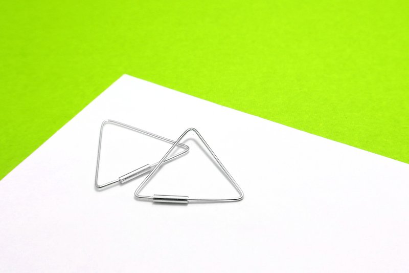 耳环 三角形(大) 造型线状 纯银耳环-64DESIGN - 耳环/耳夹 - 纯银 银色