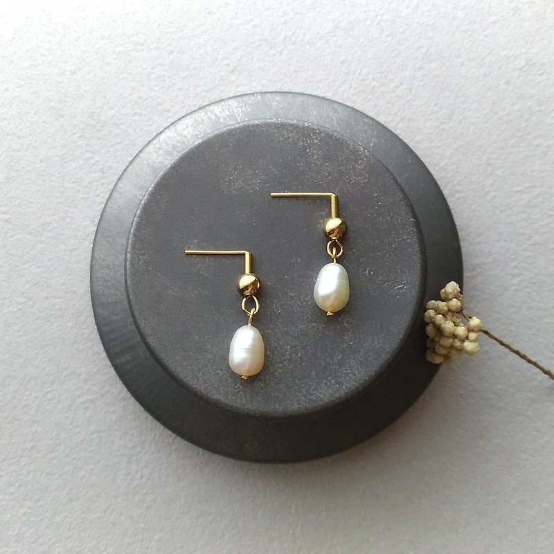 e062-俪人-黄铜珍珠 针式夹式 耳环 - 耳环/耳夹 - 其他金属 白色