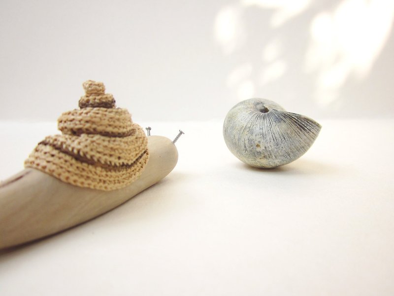 Wooden Snail, Wood carving, Miniature art, Wooden sculpture, home decor, reclaimed wood - 摆饰 - 木头 卡其色