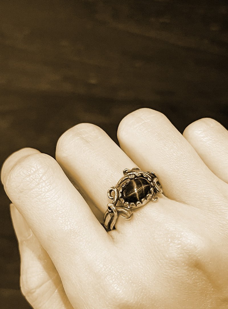 黑星石古典藤蔓戒指 - 戒指 - 其他金属 银色