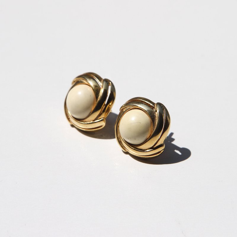 【蛋植物古着】昭和复古夹式金属古董耳环 - 耳环/耳夹 - 聚酯纤维 金色
