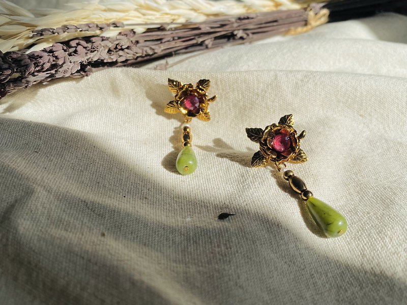 |流金|蔷薇之恋 黄铜镀古金耳环 - 耳环/耳夹 - 铜/黄铜 绿色