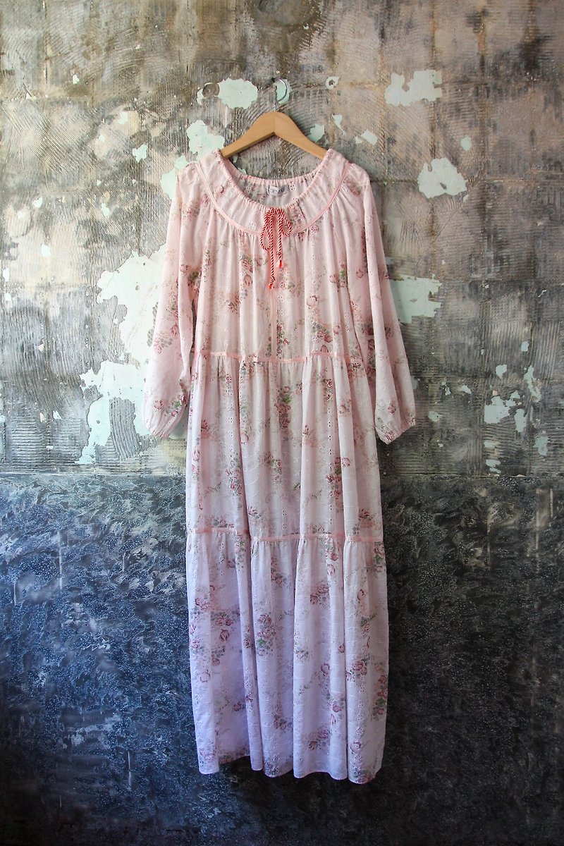 Vintage 粉色布花镂空长袖洋装 - 洋装/连衣裙 - 棉．麻 