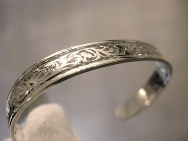 繁栄の象徴ザクロが描かれた ルネサンス 手作り透かし細工シルバーバングル(S) - 手链/手环 - 纯银 银色