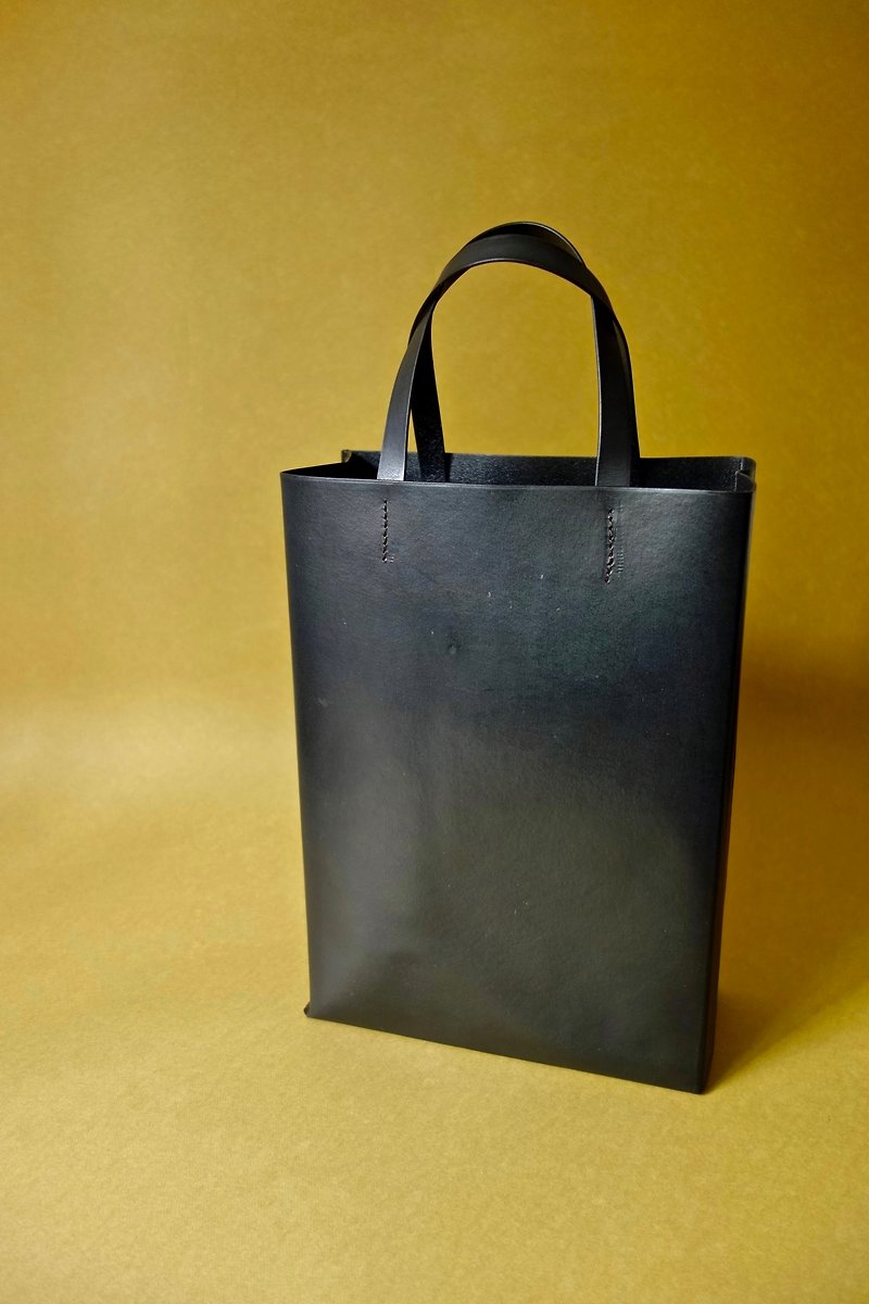 SAMPLE SALE | A4 Handbag 手提包 栗子.墨黑色 放平板质感植鞣革 - 侧背包/斜挎包 - 真皮 
