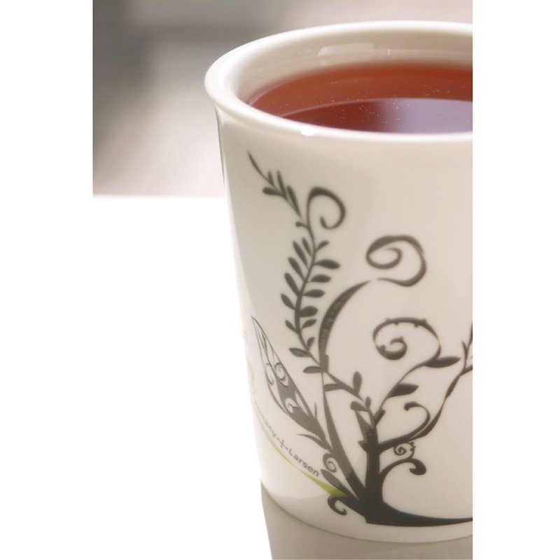 【浮雕特制版】蝴蝶花园 亲亲马克杯 - 咖啡杯/马克杯 - 瓷 咖啡色
