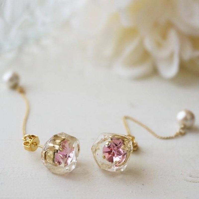 Frozen swarovski earring - 耳环/耳夹 - 其他金属 粉红色
