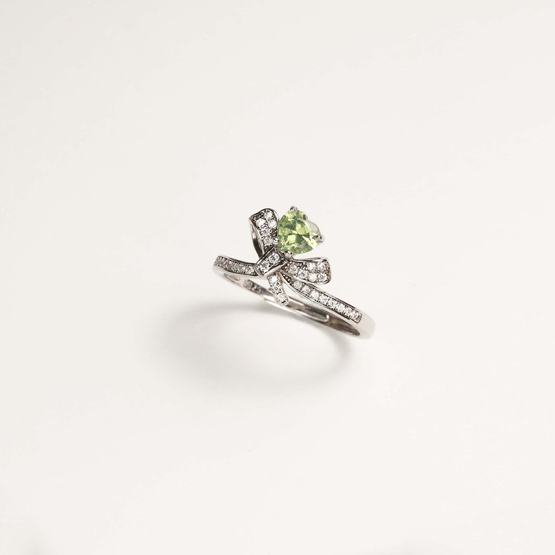 爱心蝴蝶结  绿色 彩刚玉 天然宝石 纯银戒指 - 戒指 - 纯银 绿色