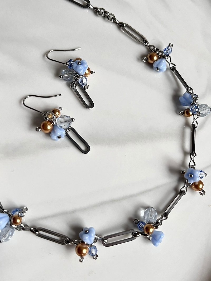 繁花水晶花朵项链(蓝金) 不锈钢颈链 - 项链 - 不锈钢 蓝色
