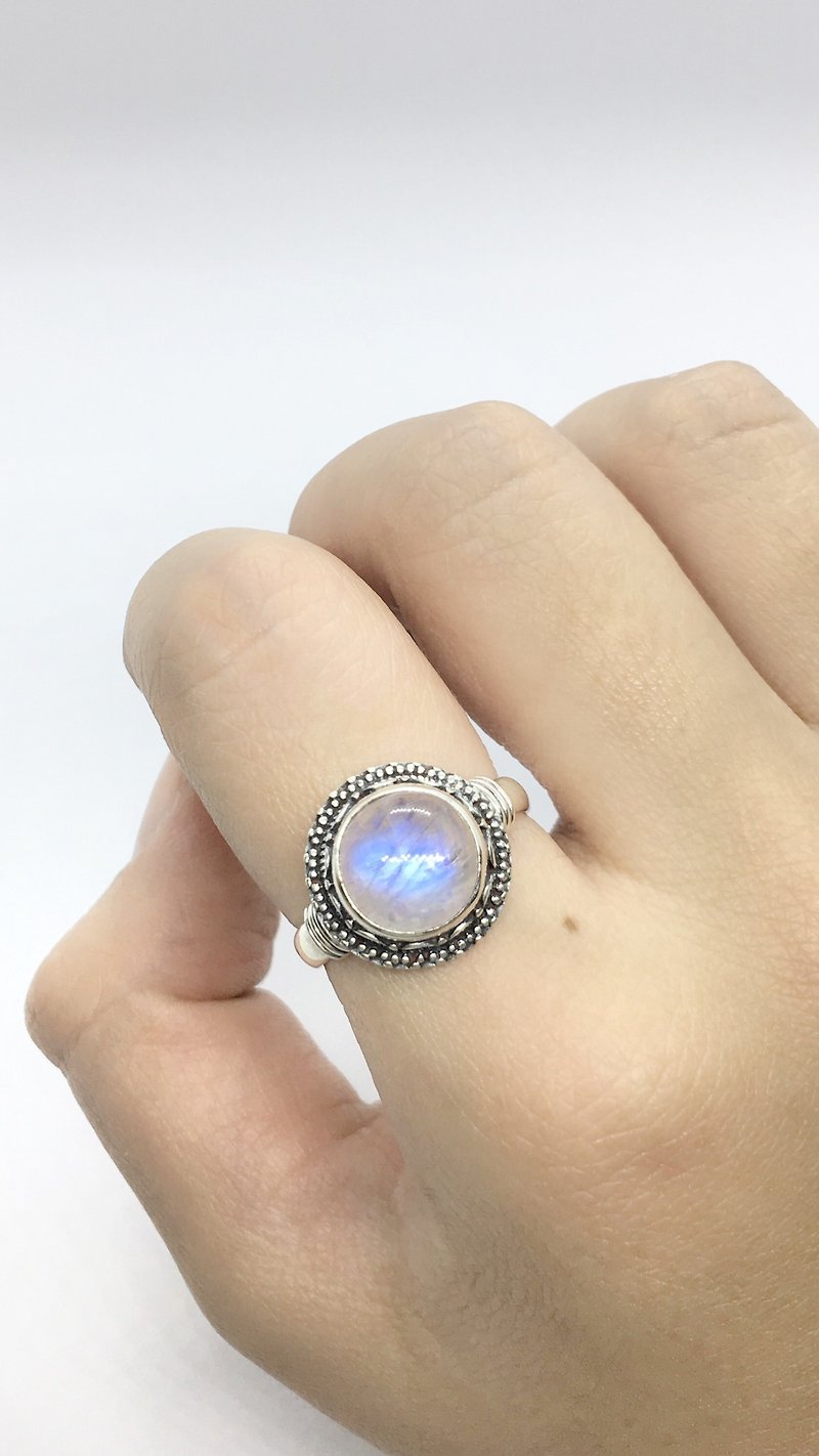 月光石925纯银圆形蕾丝花边戒指 尼泊尔手工银饰 - 戒指 - 宝石 蓝色
