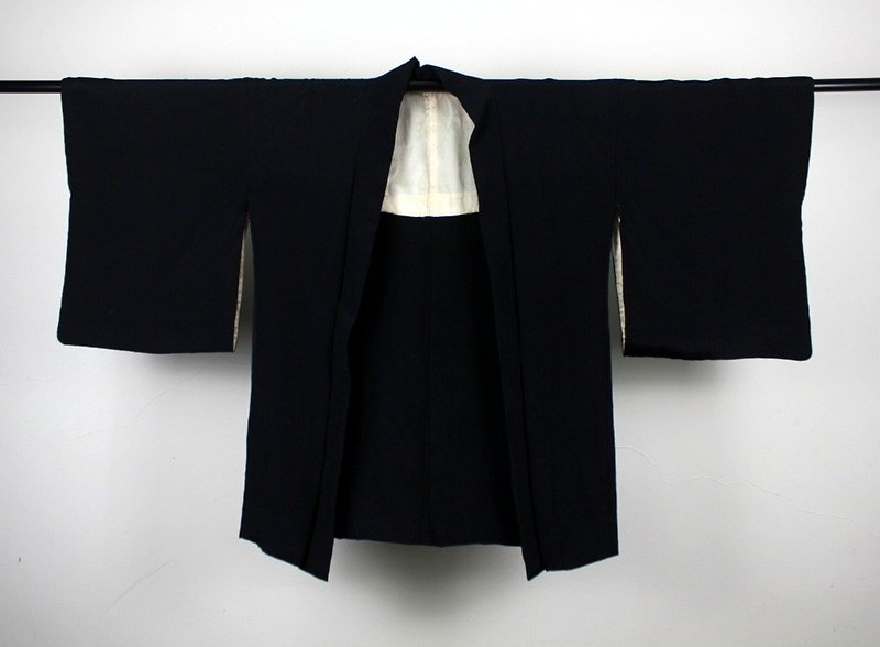 小龟葛葛 - 日本 花草平刺绣 手工缝制 羽织和服外套 - 女装休闲/机能外套 - 丝．绢 黑色