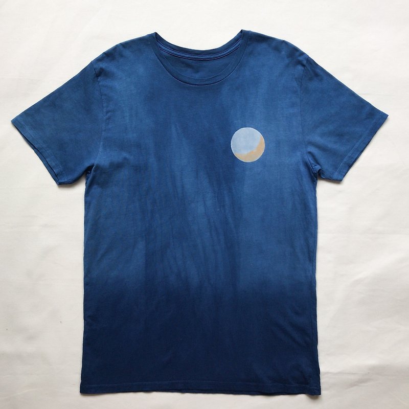 雨と三日月 THE MOON TEE Indigo dyed organic cotton 藍染 型摺り染 aizome shibori - 女装 T 恤 - 棉．麻 蓝色