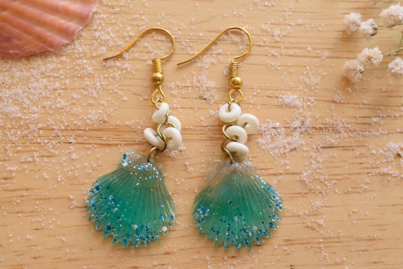 可爱美丽绿贝树脂骨簇吊坠耳环 - 耳环/耳夹 - 树脂 蓝色