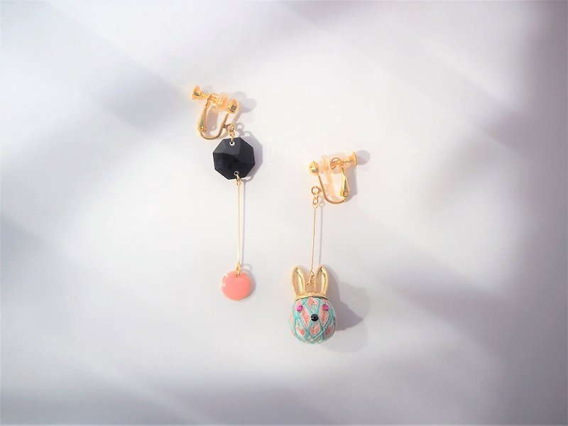 tachibanaya Bunny Japanese temari asymmetry earrings Pink Mint 手鞠球 刺繡 耳環 - 耳环/耳夹 - 绣线 粉红色