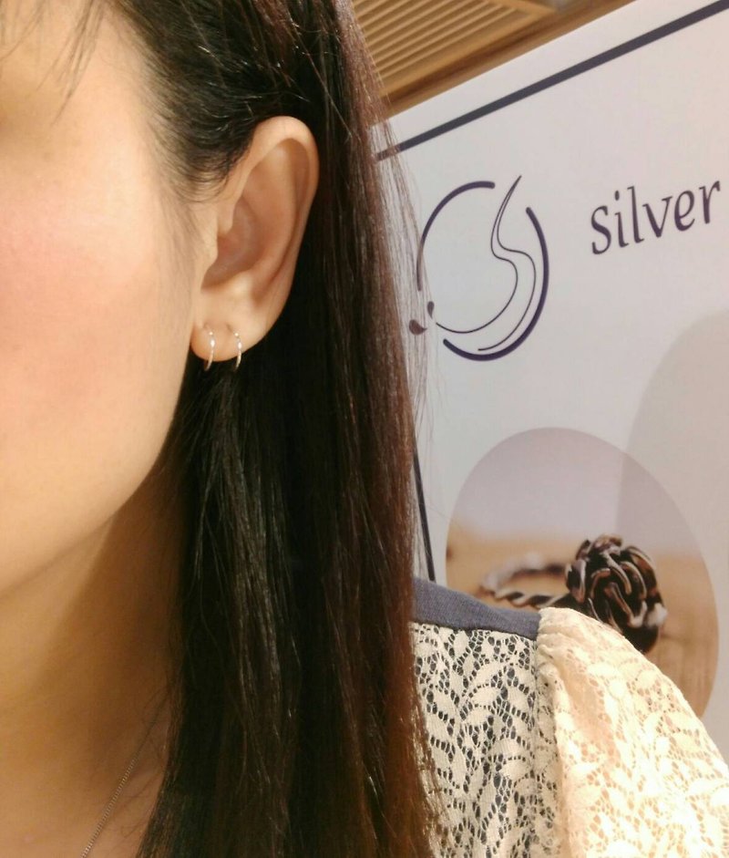 【假二洞耳环】925纯银/简约素雅/原创设计/手工制作 - 耳环/耳夹 - 银 银色