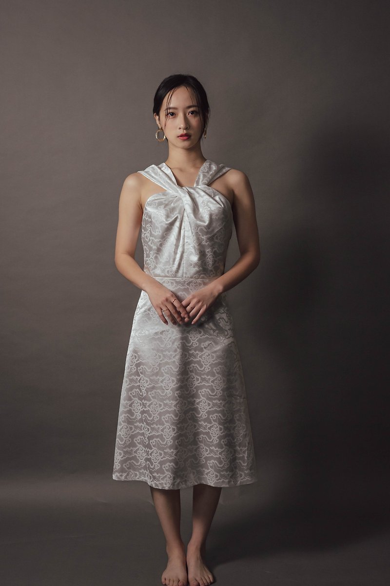 水木清华前交叉洋装 - 洋装/连衣裙 - 其他人造纤维 白色
