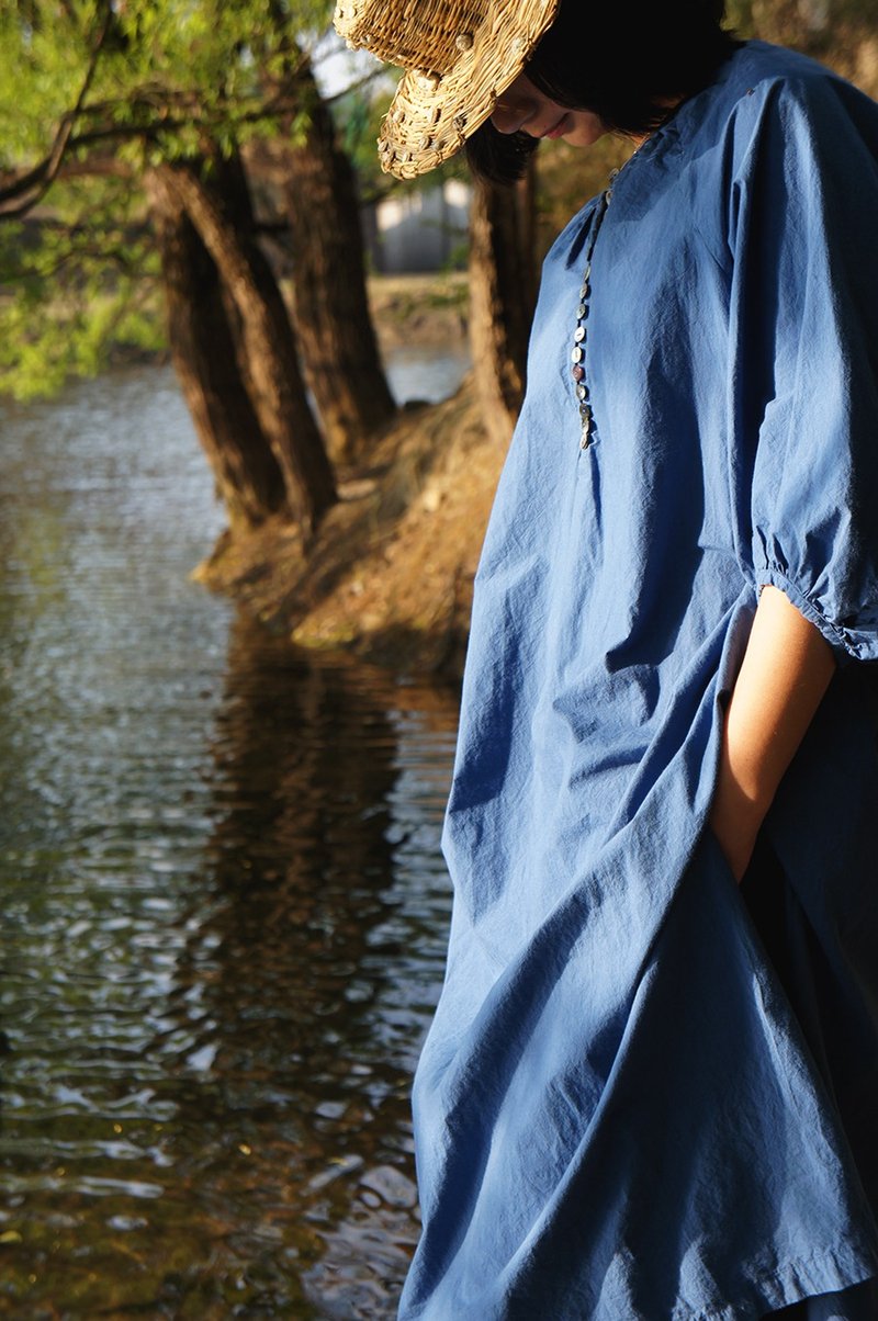 seashell button puff sleeve dress in royal blue贝壳扣长罩衫 - 洋装/连衣裙 - 棉．麻 蓝色