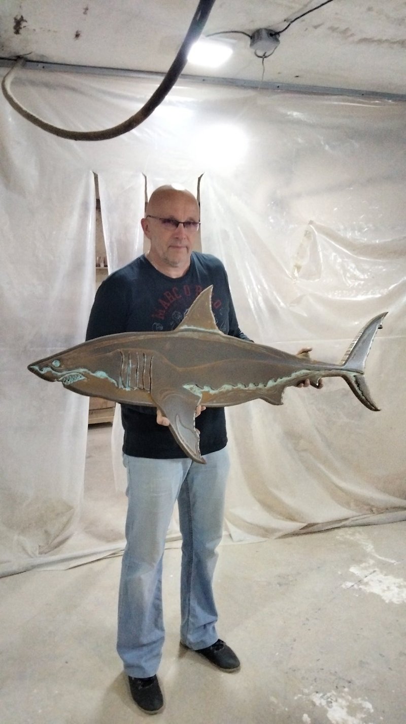 Unique handcrafted wooden wall lamp in the shape of a shark, covered in iron - 灯具/灯饰 - 木头 