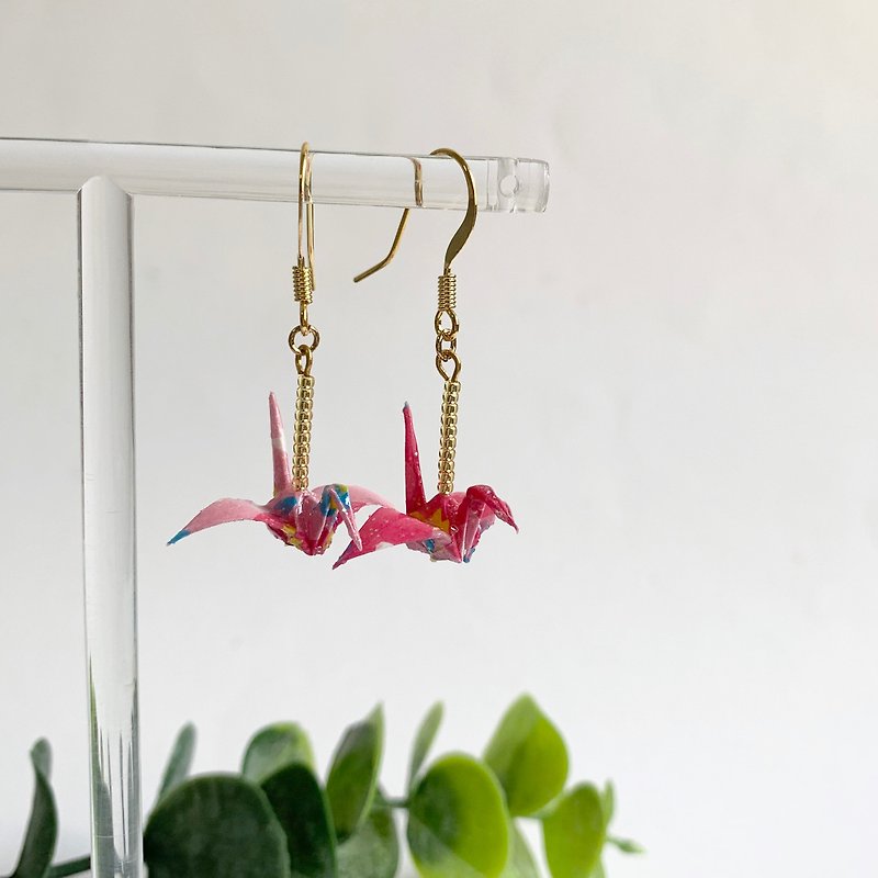 Origami crane gold earring - 耳环/耳夹 - 纸 多色