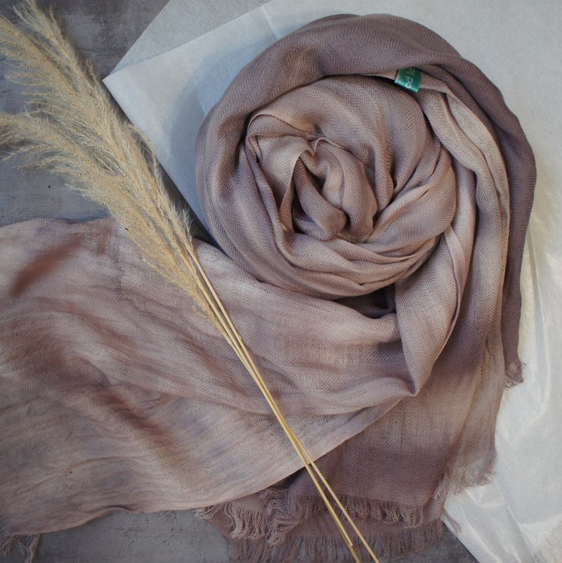植物染纯羊毛围巾－羽毛笔写的诗 - 围巾/披肩 - 羊毛 紫色
