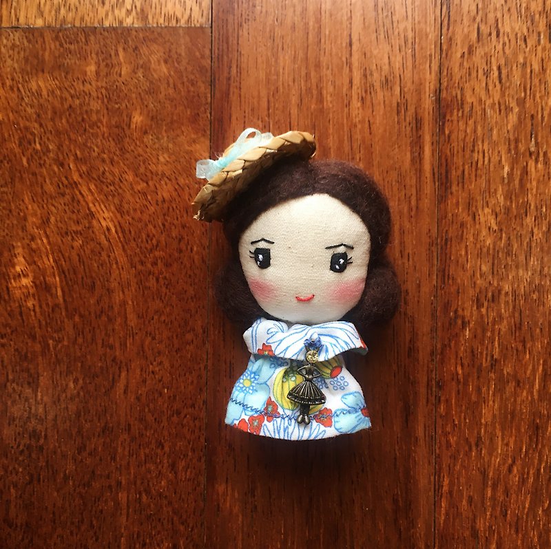 Handmade brooch- Little Girl with Straw Hat - 玩偶/公仔 - 棉．麻 蓝色