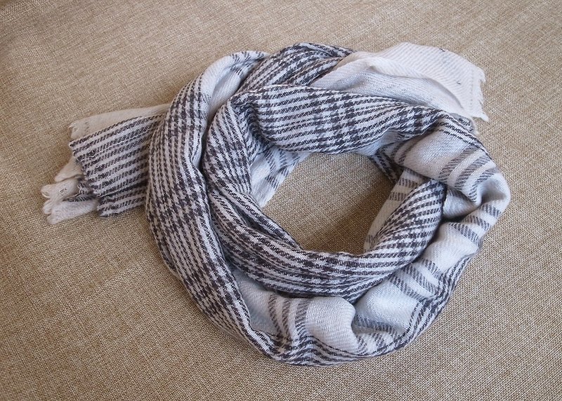 【乐拍子】喀什米尔羊毛围巾/披肩Hand made in Nepal（格纹+条纹_灰） - 丝巾 - 羊毛 灰色