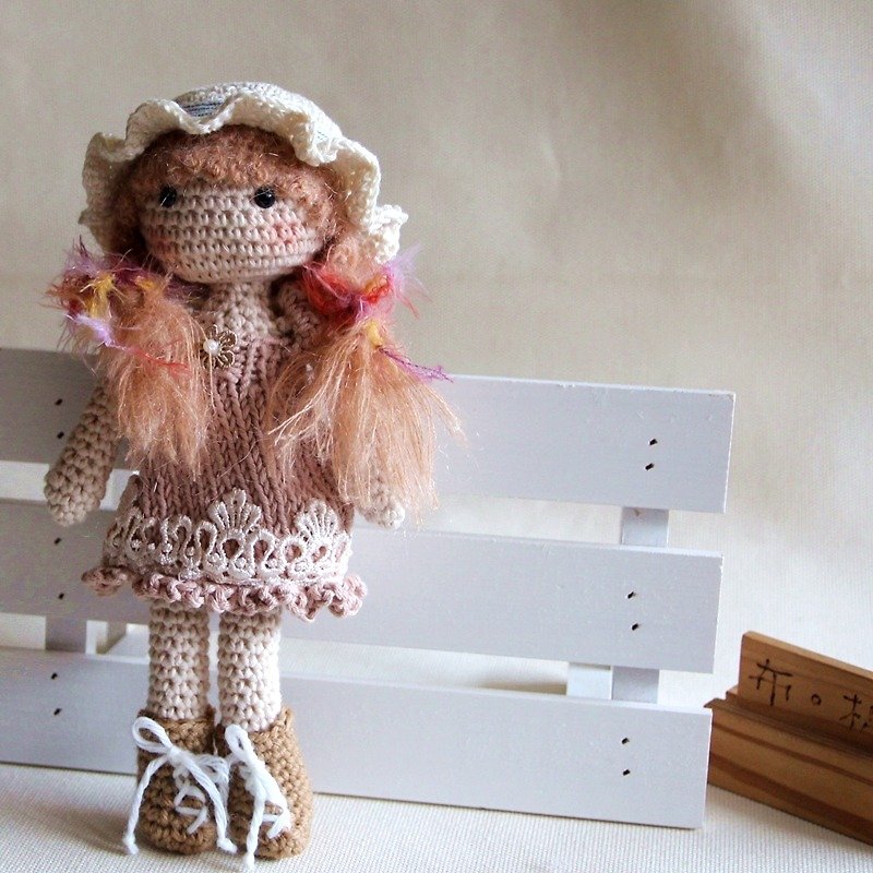 小美娃娃 粉色小洋装 辫子娃娃 白色草帽 - 玩偶/公仔 - 聚酯纤维 粉红色