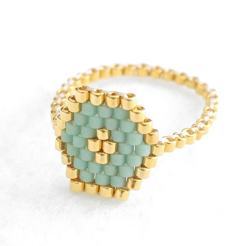 Hexagon Mint Ring, Hexagon Ring, Geometric Ring, Beaded Ring, Mint and Gold, Skinny Ring, Stacking Ring, Spring Colors, Modern, Romantic - 戒指 - 玻璃 蓝色